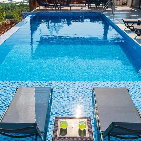 Sirin, Caykoey Βίλα